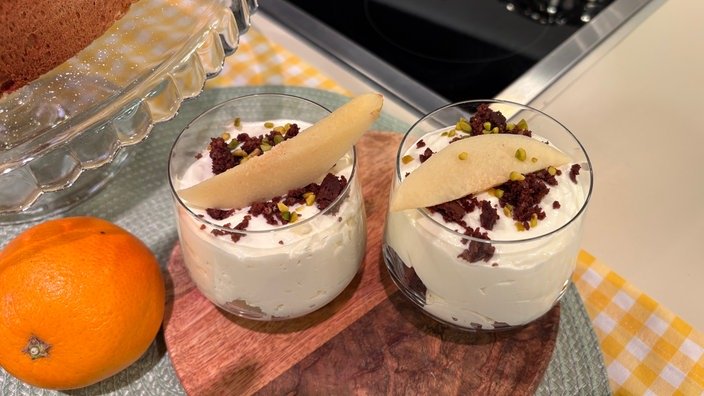 Quittendessert in zwei Gläsern