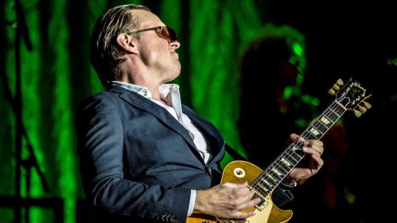 Joe Bonamassa (c) Mike Savoia